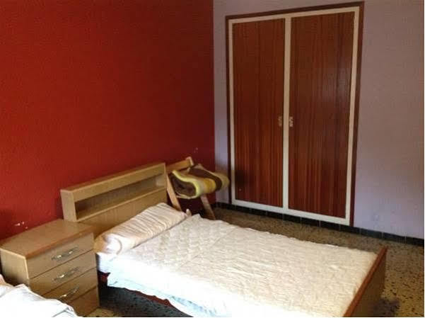 Hostel Alhambra Girona Bagian luar foto
