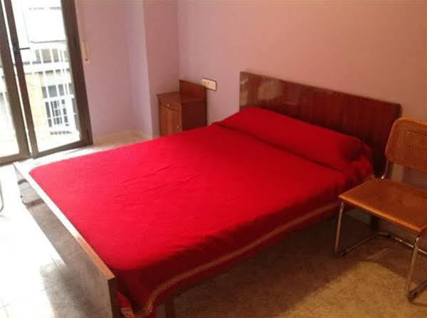 Hostel Alhambra Girona Bagian luar foto
